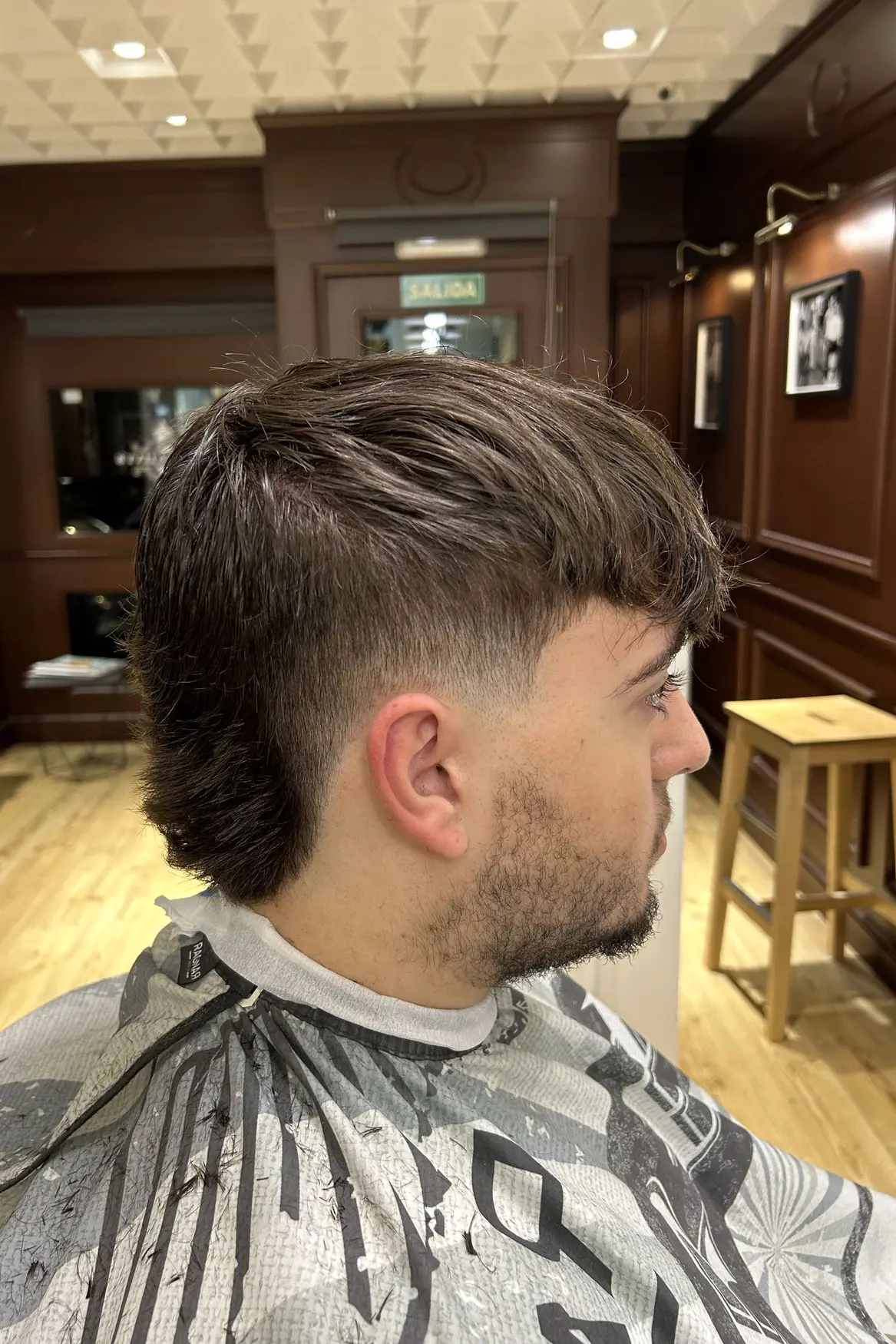 Skin fade preciso con acabado a navaja